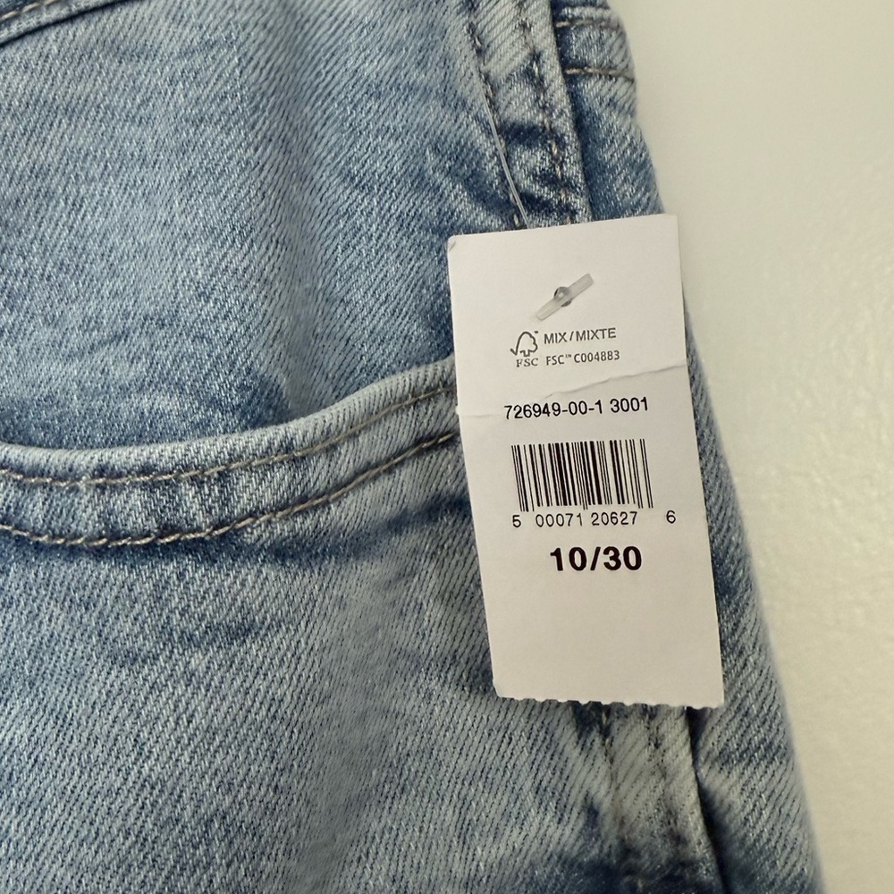 GAP Light Blue Stretchy Straight Leg Jeans NWT Size 10/30 - Picture 2 of 7